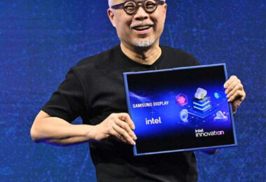 Η Samsung αποκάλυψε την πρώτη στον κόσμο slidable οθόνης 17 ιντσών για υπολογιστές