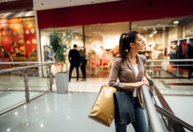 Έρευνα ΕΥ Ελλάδος: Συγκρατημένα αισιόδοξοι οι καταναλωτές, ζητούμενο η εμπιστοσύνη προς τις επιχειρήσεις