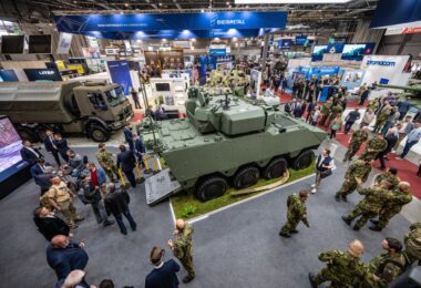 Η Tatra Defence Vehicle παρουσίασε το νέο τεθωρακισμένο Pandur 8×8 EVO στην IDET 2025