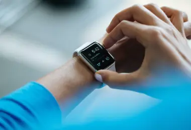 Στο $1 τρισ. η παγκόσμια αγορά των «έξυπνων» wearables το 2032