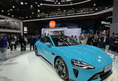 Το Xiaomi SU7 ξεπέρασε το Tesla Model 3 σε πωλήσεις στην Κίνα το 2025