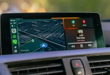Το CarPlay της Apple μπορεί να αποκτήσει συμβατότητα με ChatGPT και άλλα AI chatbots
