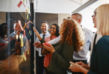 Η EY Ελλάδος κορυφαίος εργοδότης και εργασιακό περιβάλλον για το 2026