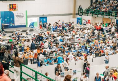 Η τεχνητή νοημοσύνη πρωταγωνιστεί στον Πανελλήνιο Διαγωνισμό STEM 2026 με στρατηγικό συνεργάτη την COSMOTE TELEKOM 