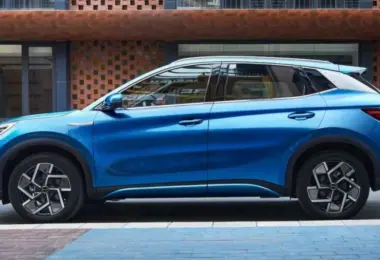 Το Flash Charging 5 λεπτών της BYD επεκτείνεται από τα Denza και Yangwang στα best sellers