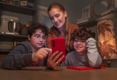 Έρευνα Ιδρύματος Vodafone: 3 στους 4 εφήβους στην Ελλάδα δυσκολεύονται να διαχειριστούν τον χρόνο τους online