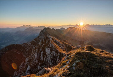 EY: Η Ελλάδα παραμένει σε τροχιά ανάπτυξης, ενώ ο επενδυτικός κύκλος αλλάζει κατεύθυνση