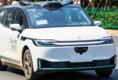 Εκατοντάδες ρομποταξί προκάλεσαν κυκλοφοριακό χάος στην Κίνα