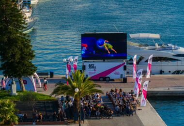 COSMOTE TELEKOM ART/ TECH – The Roadshow: Ψυχαγωγία, τέχνη και τεχνολογία για όλους σε 16 πόλεις και νησιά της Ελλάδας
