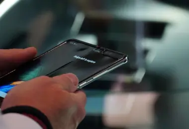 Η αγορά των αναδιπλούμενων smartphones επιστρέφει σε ανάπτυξη
