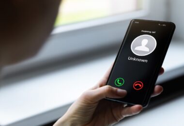 Η Apple ανέπτυξε σύστημα που εντοπίζει απόπειρα τηλεφωνικής απάτης