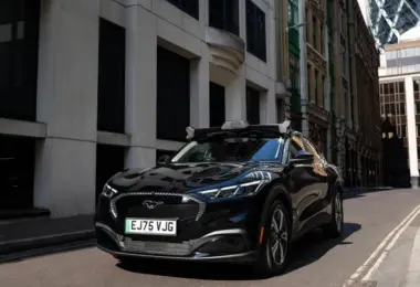 Η Uber ξεκινά τις πρώτες αυτόνομες διαδρομές Robotaxi στο Λονδίνο με τεχνολογία Wayve