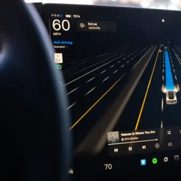 Τέλος η ονομασία «Full Self-Driving» για την Tesla στην Ευρώπη μετά την παρέμβαση της Γερμανίας