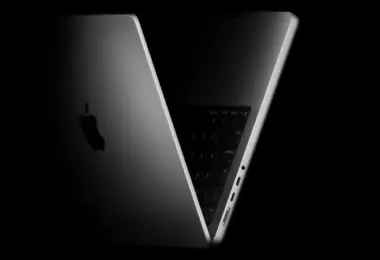 Το macOS 27.2 δίνει περαιτέρω ενδείξεις για MacBook με οθόνη OLED και δυνατότητα αφής